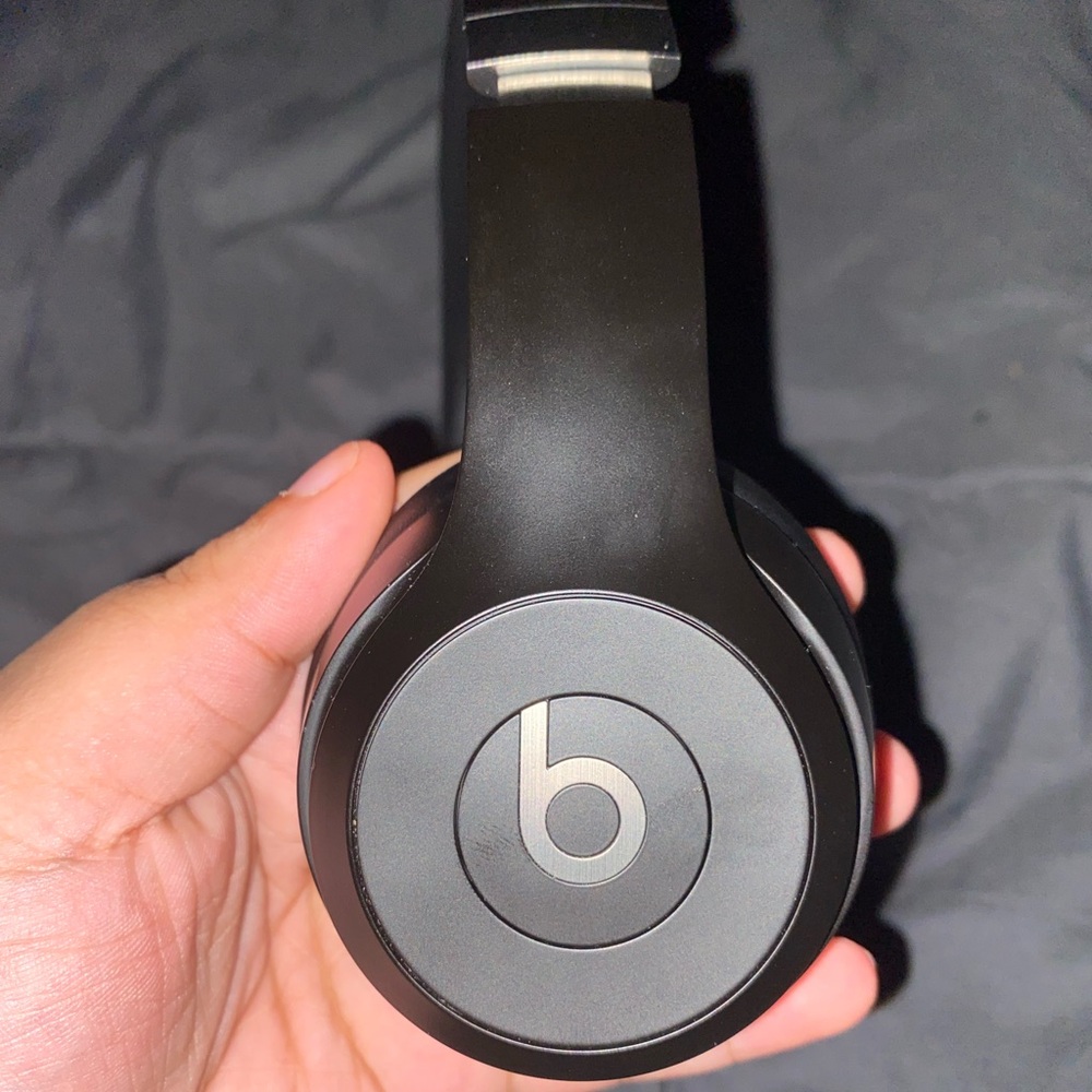 Black Wireless Beats Solo 4
